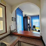 Apartamento Soleado Con Terraza, A/A Y Garaje En Roses, Cerca De Playa Y Parque Natural - Es-258-63