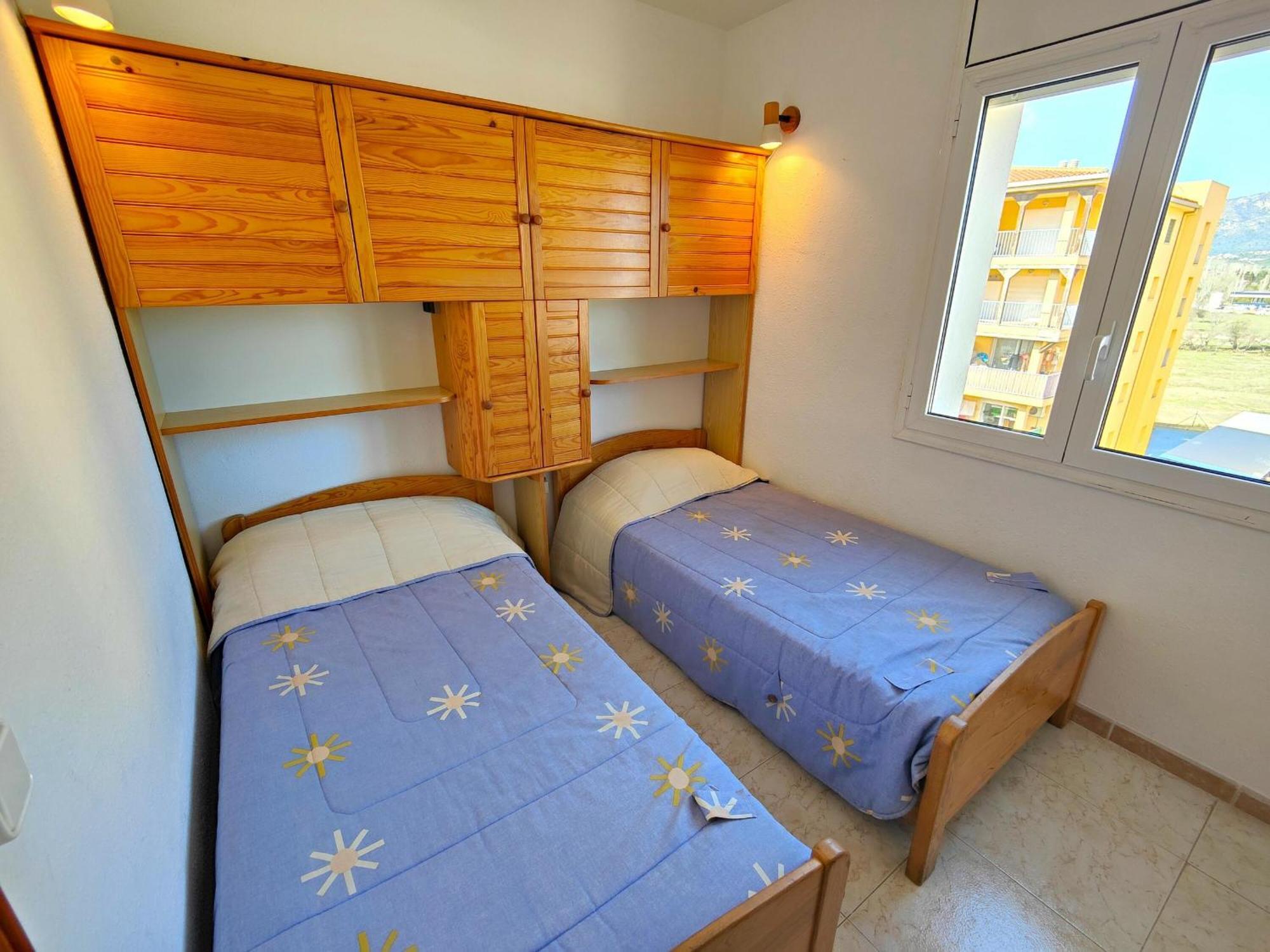 Soleado Con Terraza, A/a Y Garaje En Roses, Cerca De Playa Y Parque Natural - Es-258-63 Apartamento Rosas