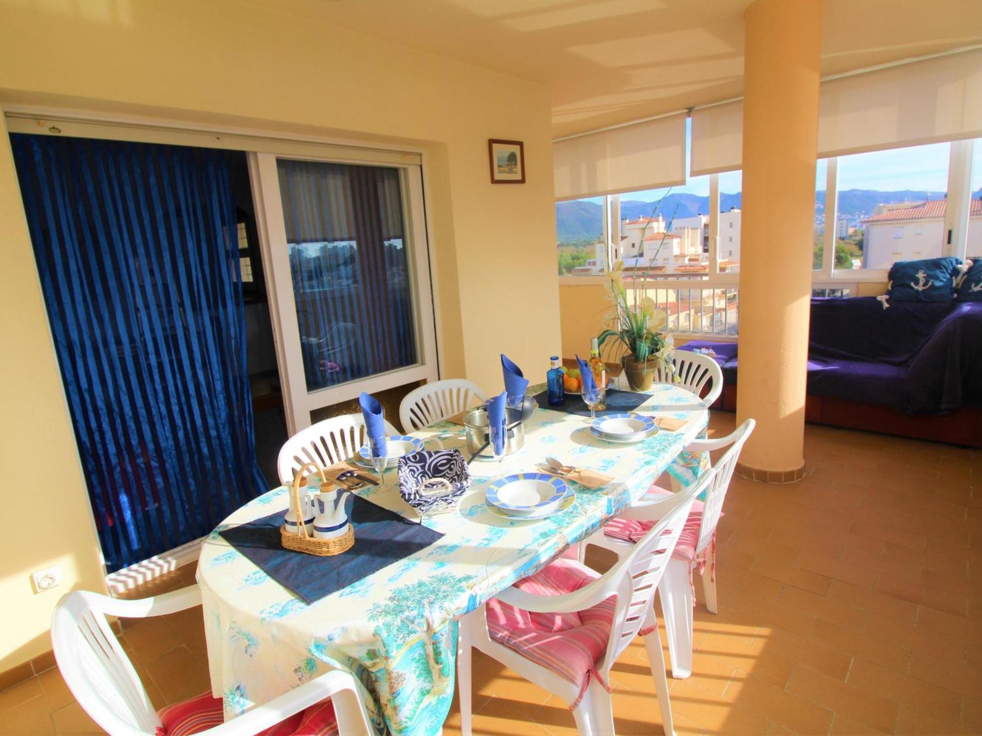 Soleado Con Terraza, A/a Y Garaje En Roses, Cerca De Playa Y Parque Natural - Es-258-63