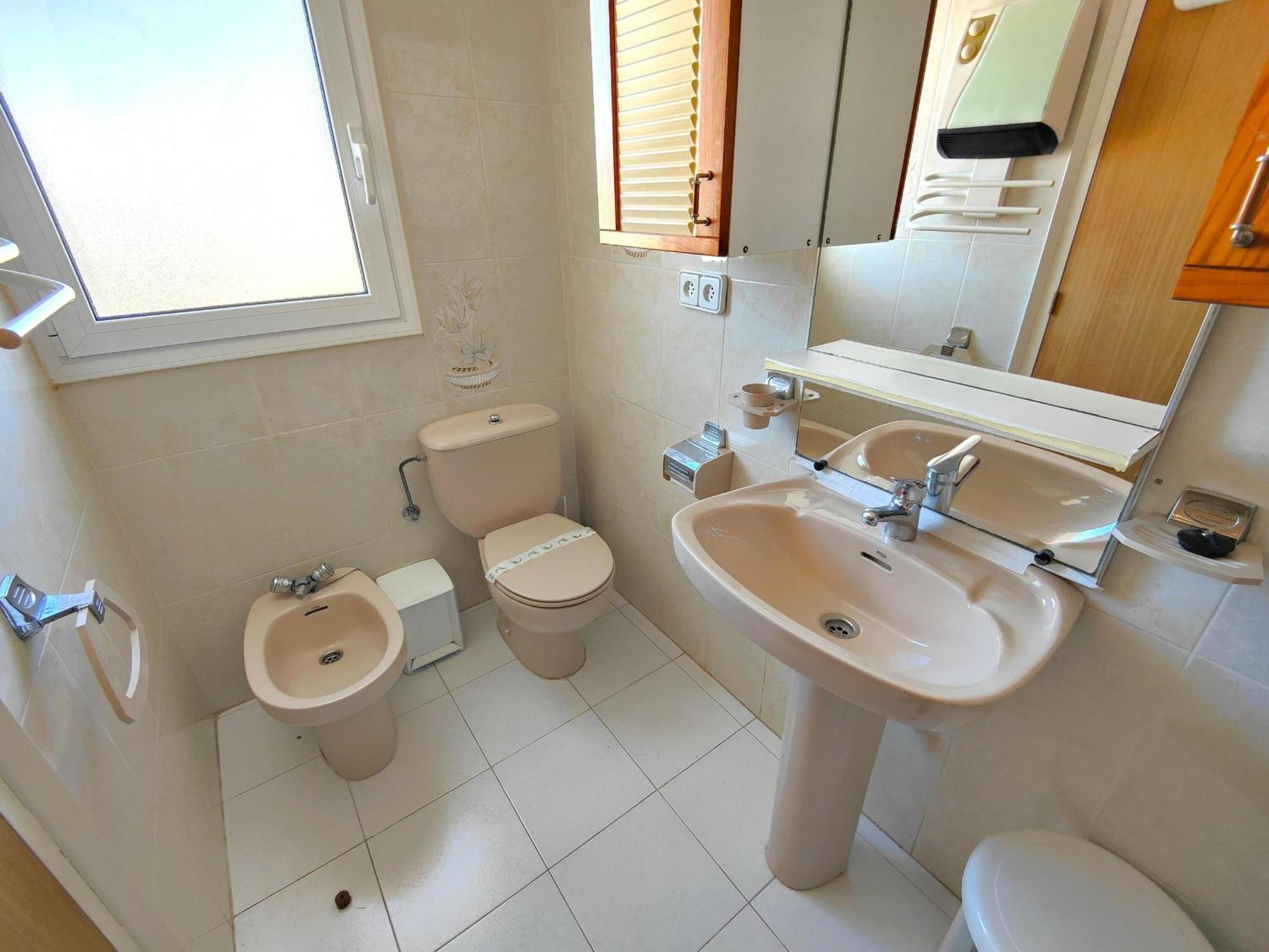Soleado Con Terraza, A/a Y Garaje En Roses, Cerca De Playa Y Parque Natural - Es-258-63 Apartamento *