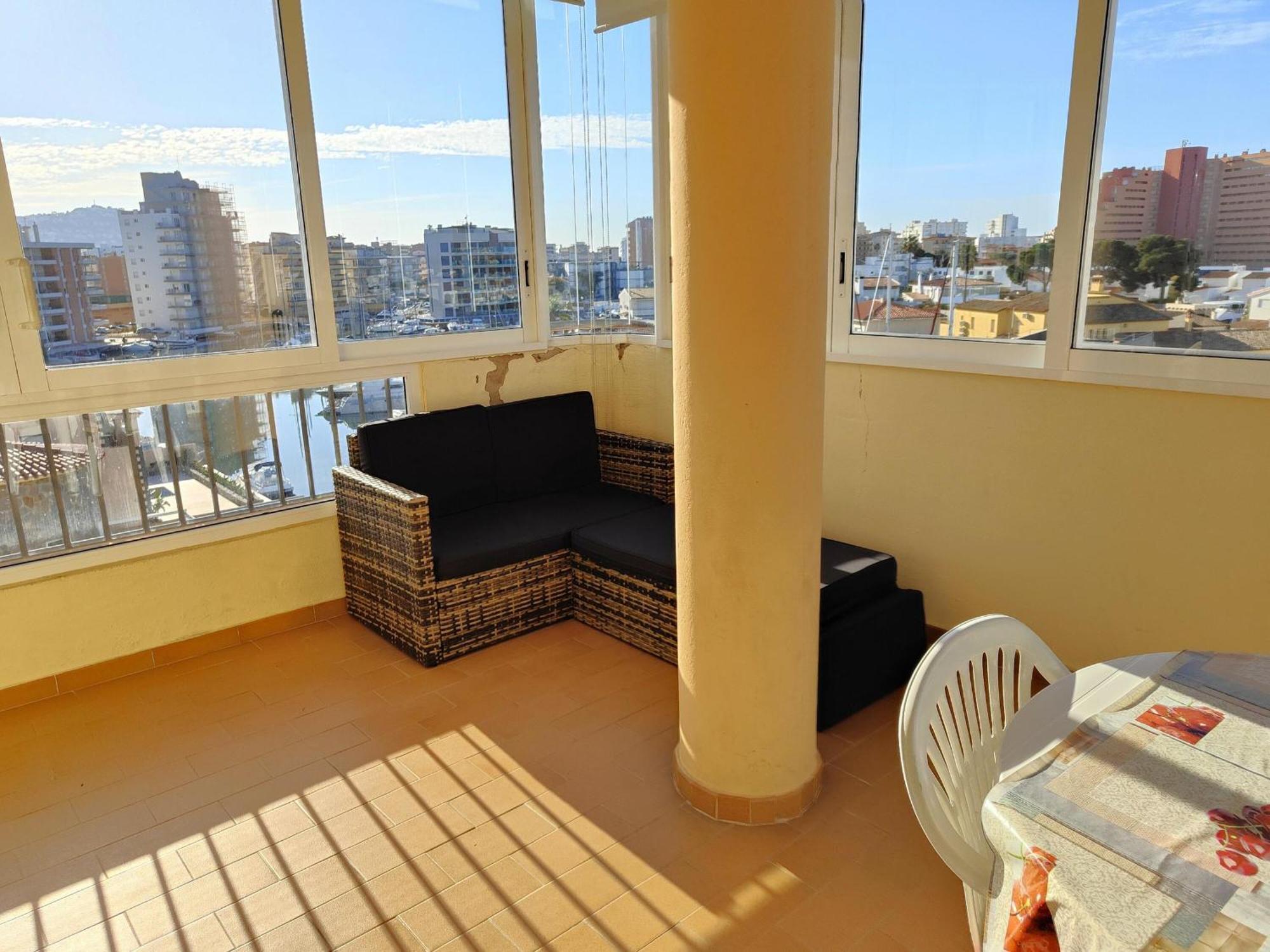 Soleado Con Terraza, A/a Y Garaje En Roses, Cerca De Playa Y Parque Natural - Es-258-63 Apartamento Rosas
